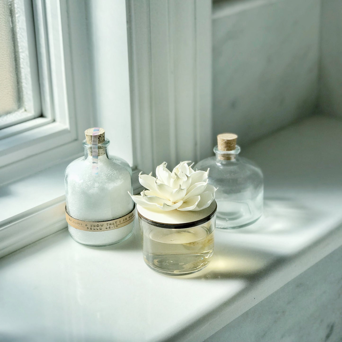 Flower diffuser with Bamboo Lid and Glass Cup